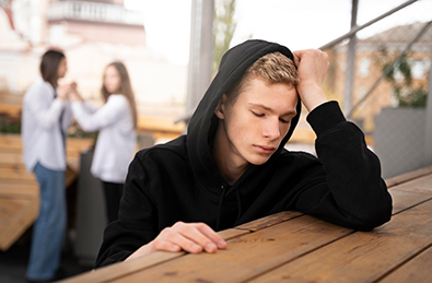 ۱۵ زنگ خطر در رفتارهای نوجوان - بخش دوم