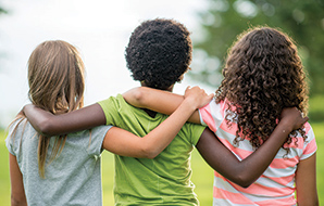 بچه‌ها خیلی زودتر از بزرگسالان متوجه تفاوت‌های نژادی می‌شوند.
